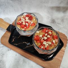 A picture of Strawberry yoghurt parfait.