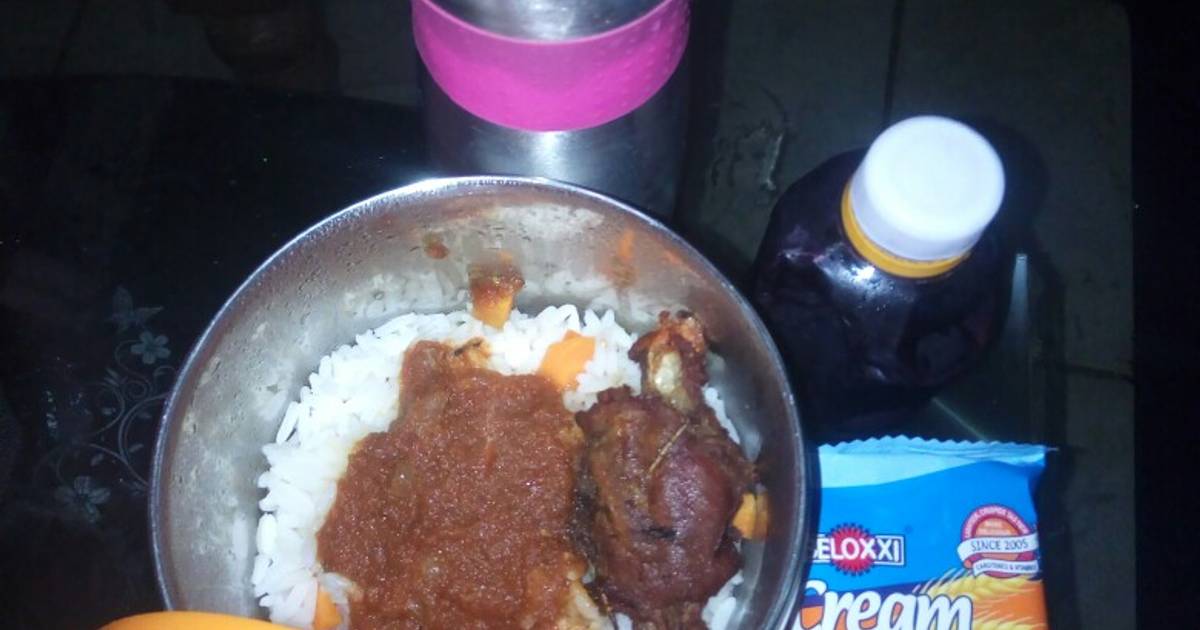 White rice and stew with fried chicken Recipe by Rafia Saeed Abjmom16