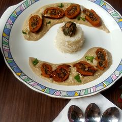 A picture of Hare Bhare Gattey in Guava Gravy.