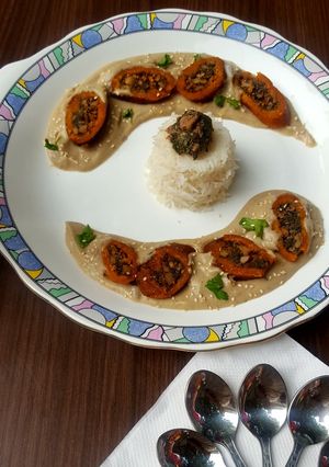 A picture of Hare Bhare Gattey in Guava Gravy.