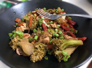 Una foto de Chop Suey con pollo