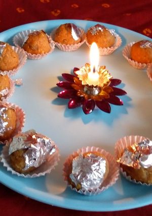 A picture of Besan ladoo.