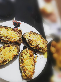 Una foto de Berenjenas rellenas de carne picada