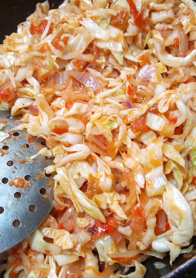 A picture of Cabbage sauce.