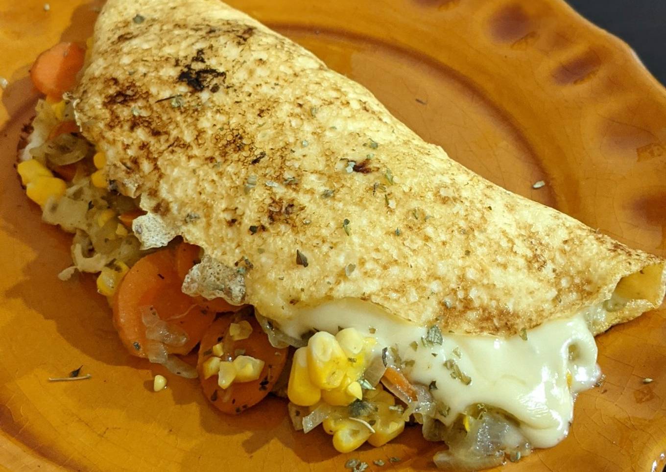 Omelette de cebollas caramelizadas, cebolla, choclo y queso