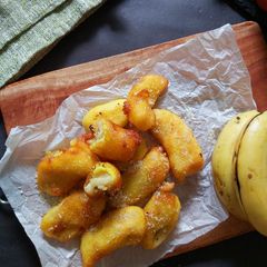 A picture of Pazham Pori ripe banana fritters.