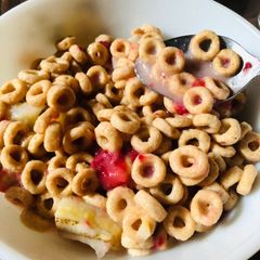 A picture of Nutriboost Strawberry Cheerios Breakfast Cereal idea.
