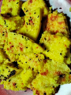 સોજી અને મકાઈ નાં લાઈવ ઢોકળા (Sooji Makai Live Dhokla Recipe In Gujarati) રેસીપી મુખ્ય ફોટો