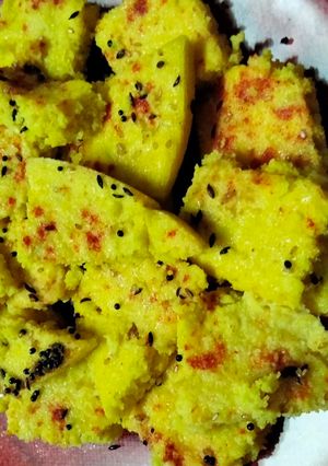 સોજી અને મકાઈ નાં લાઈવ ઢોકળા (Sooji Makai Live Dhokla Recipe In Gujarati) રેસીપી મુખ્ય ફોટો