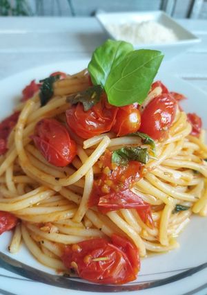 Une photo de Spaghettis Tomates cerises et basilic