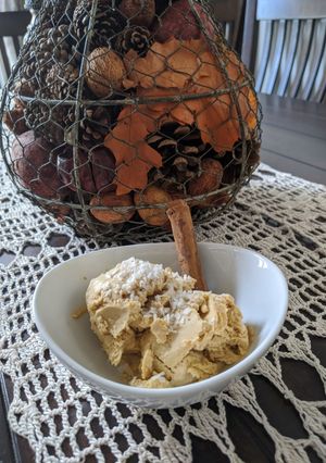 Una foto de Helado de calabaza con especias - Pumpkin spice ice cream
