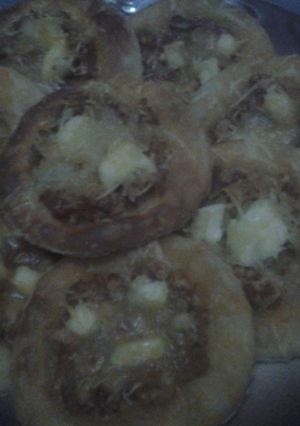 صورة لوصفة ميني بيتزا بالعجينة المورقة 😋