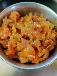 வெங்காயம் தக்காளி பொரியல் (Venkaayam thakkaali poriyal Recipe in Tamil) செய்முறை முக்கிய புகைப்படம்