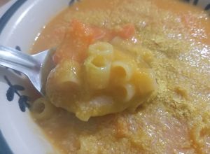 Una foto de Sopa de calabaza y dedalitos