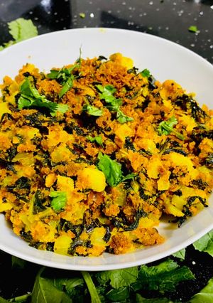 A picture of Radish Curry with leaves.
