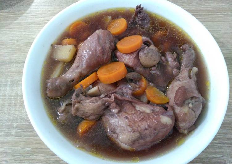 Simple Way to Make Any-night-of-the-week 红酒炖鸡 Stew Chicken with Red Wine