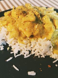 Una foto de Pollastre al curri amb arròs basmati