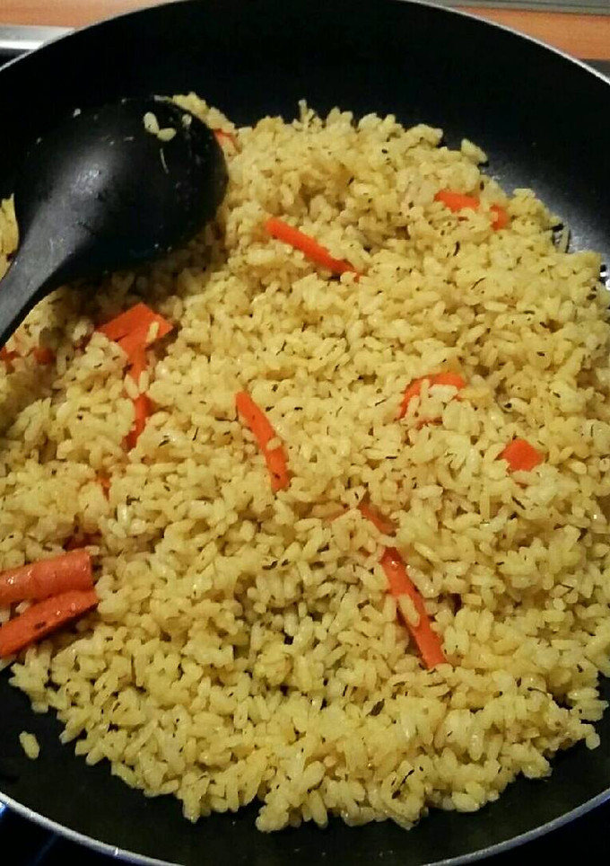 Una foto de Arroz especiado con zanahoria