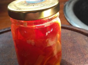 Una foto de Ají mala palabra al tomate, en conserva