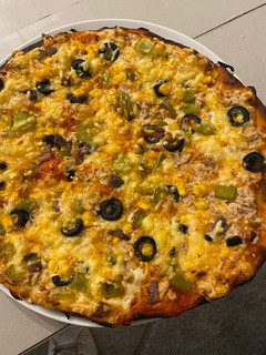 Una foto de Pizza de atún y anchoas picante