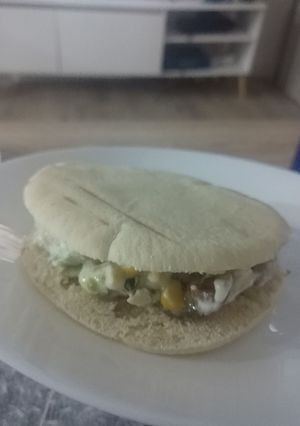 Una foto de Ensaladilla en pan de pita