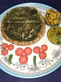 बथुए का पराठा (bathuye ka paratha recipe in Hindi) रेसिपी मुख्य फोटो
