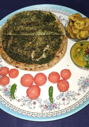बथुए का पराठा (bathuye ka paratha recipe in Hindi) रेसिपी मुख्य फोटो