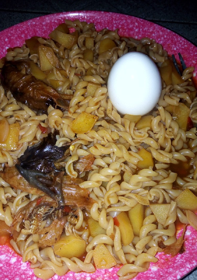 A picture of Simple Macaroni with potatoes.