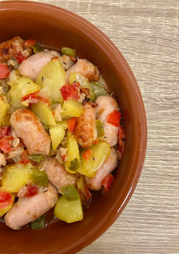 Una foto de Salchichas con verduras en freidora de aire