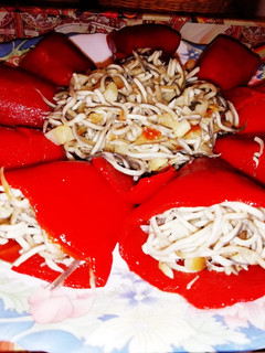 Una foto de Pimientos del piquillo con relleno de anguriñas