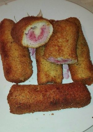 Una foto de Flamenquínes de pan de molde con beicon longaniza fresca y queso chedar