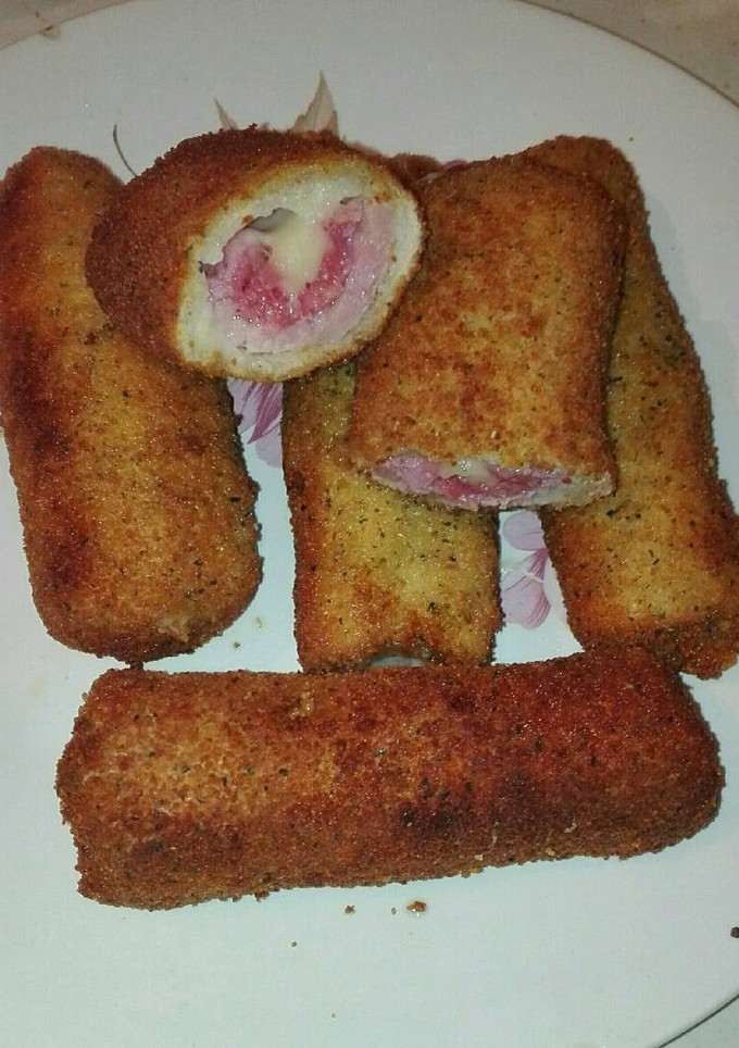 Una foto de Flamenquínes de pan de molde con beicon longaniza fresca y queso chedar