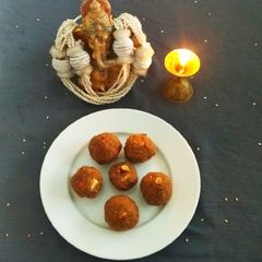A picture of Poha/Aval Ladoo.