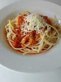 Spaghetti con atún y queso