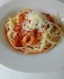Spaghetti con atún y queso