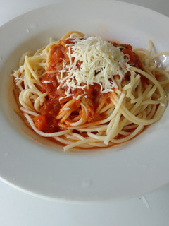 Una foto de Spaghetti con atún y queso