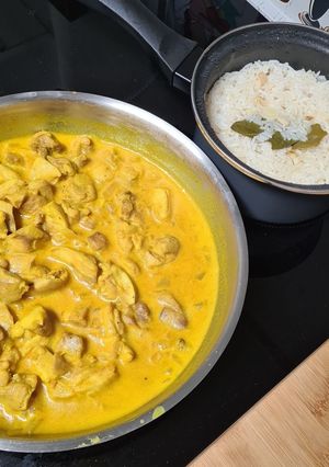 Una foto de Pollo al curry