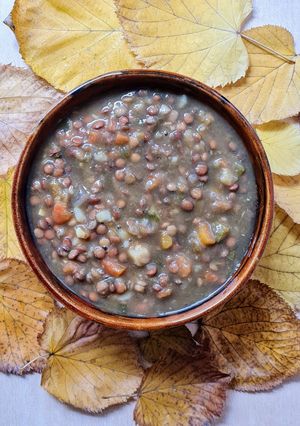 Una foto de Lentejas, una de las 10000 formas de hacerlas ♥ Mis lentejones con vegetales y especias 🌱 vegano 🌱