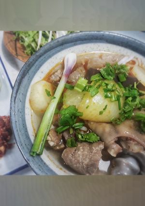 Hình của món Bún bò móng heo.