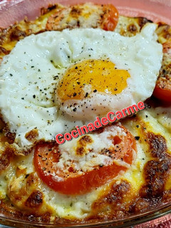Una foto de Cazuelita con calabacín, tomate, huevo y muchos extras 😋