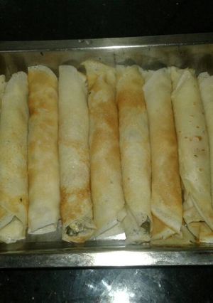 Una foto de Canelones de pollo y verdura 🍗🍆
