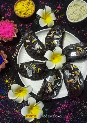 A picture of Fireless Chocolate Gujiya (Holi Special).