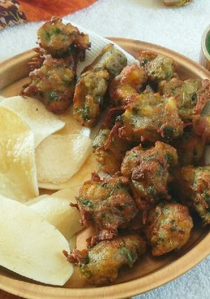 A picture of Singhada aata Pakode.
