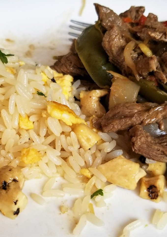 Una foto de Lomo con pimientos al limón