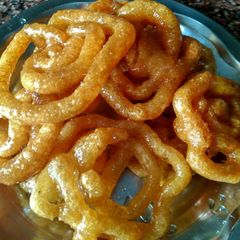 A picture of Suji ki jalebi.