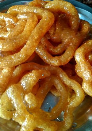 A picture of Suji ki jalebi.