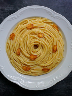 A picture of Garlic Confit Spaghetti.