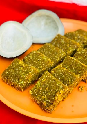 કાટલું ગુંદર પાક(Katlu gundar Paak recipe in Gujarati) રેસીપી મુખ્ય ફોટો