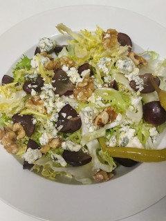 Foto principal de Ensalada de escarola con uvas y queso azul