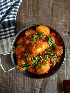દમ આલુ (Dum Aloo Recipe In Gujarati) રેસીપી મુખ્ય ફોટો